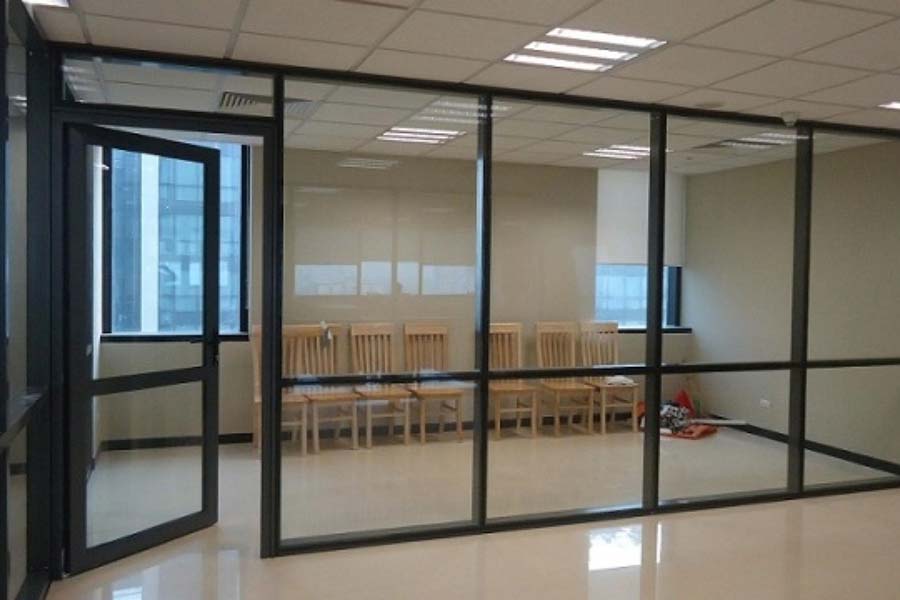 kính cường lực khung nhôm